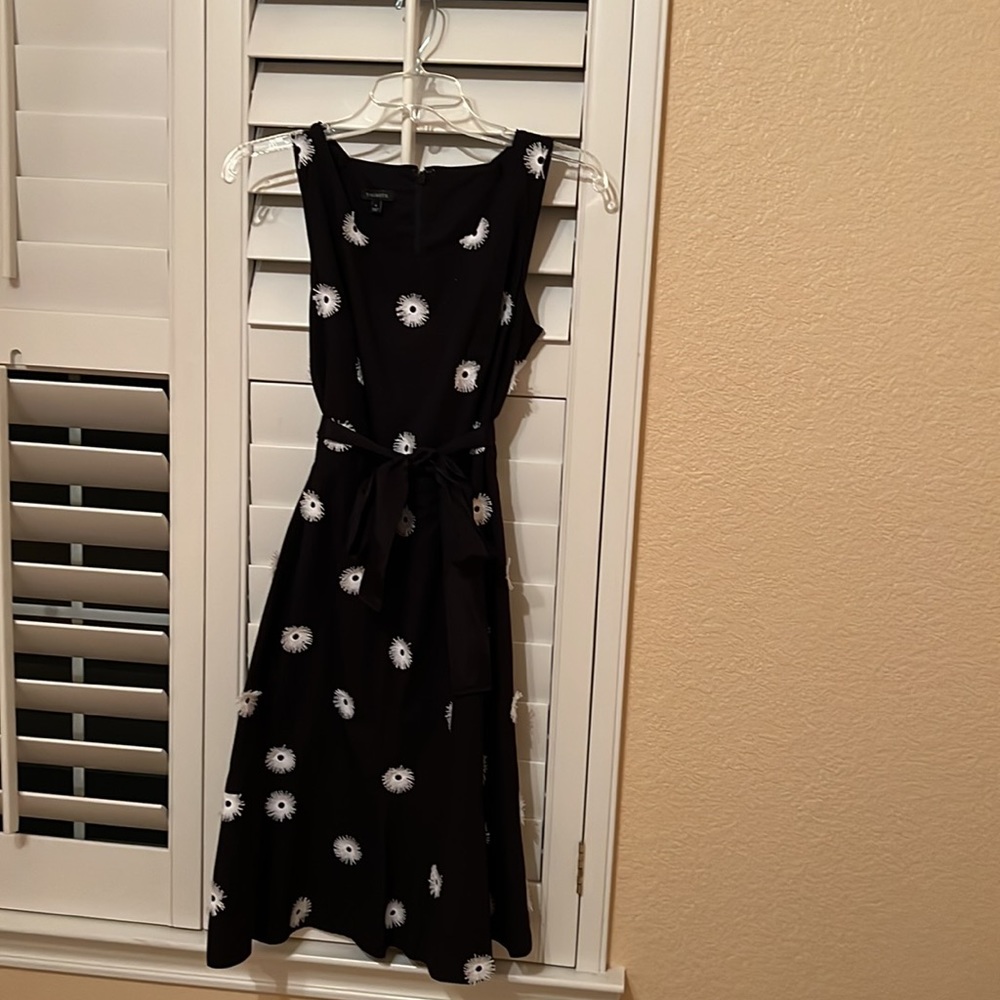 Talbots black and white sleeveless midi dress that never been worn